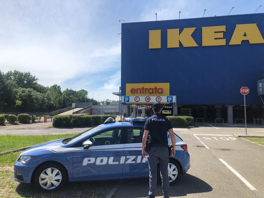 Denunciati sei cittadini italiani per furto aggravato continuato in concorso all’interno dell’Ikea