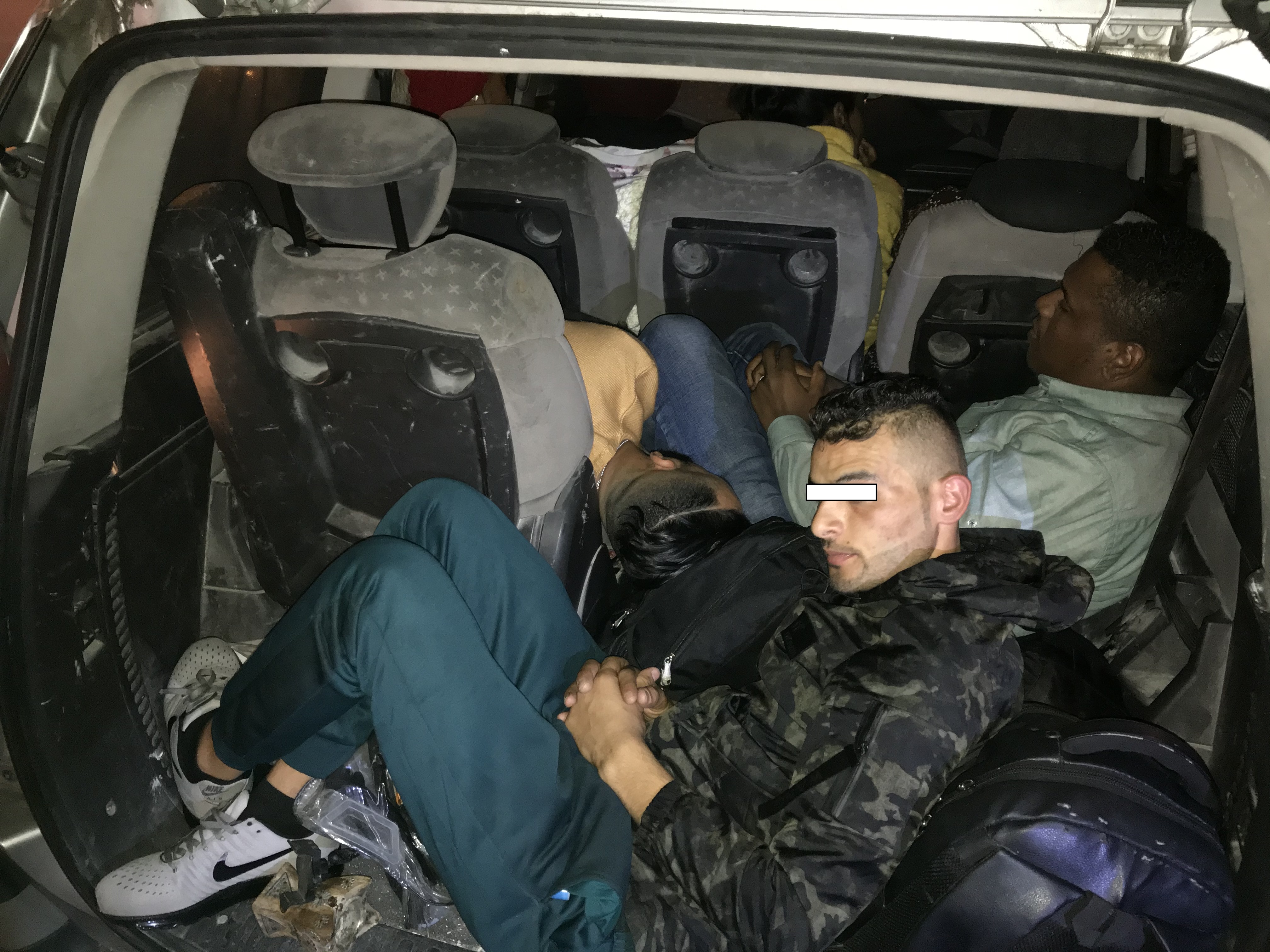 Ventimiglia. La Polizia di Stato arresta una coppia di Nizza: trasportavano 7 stranieri irregolari.