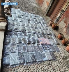 Nascondeva in cortile circa 150 kg di droga - Tratto in arresto dalla Polizia di Stato di Bologna.