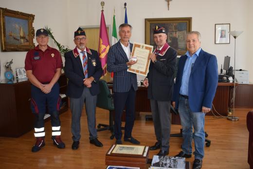 Il Questore di Ascoli Piceno riceve la nomina di “socio onorario” dell’Associazione Nazionale Polizia di Stato