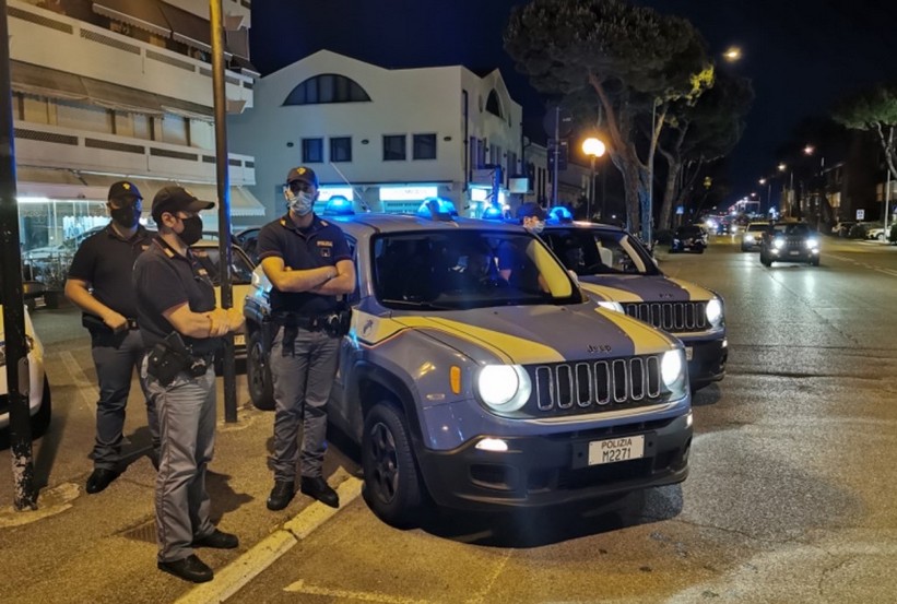 Carrara – Indagine lampo della Polizia di Stato – in mattinata il furto di un motorino, nel pomeriggio l’autore viene denunciato e il veicolo restituito al proprietario.
