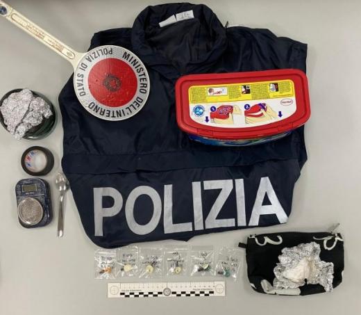 Blitz antidroga della Polizia di Stato: disposto il carcere per uno degli arrestati.