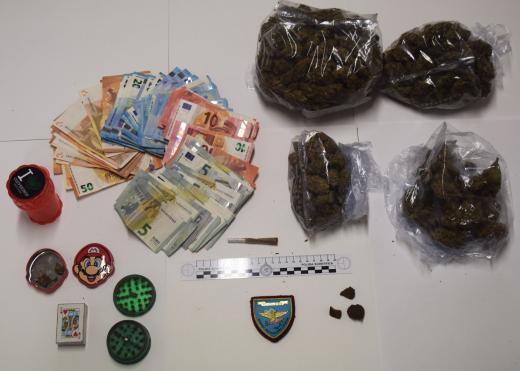 PESCARA: arrestato nei pressi dell’università con 407 gr di marijuana e 2.000 euro in contanti