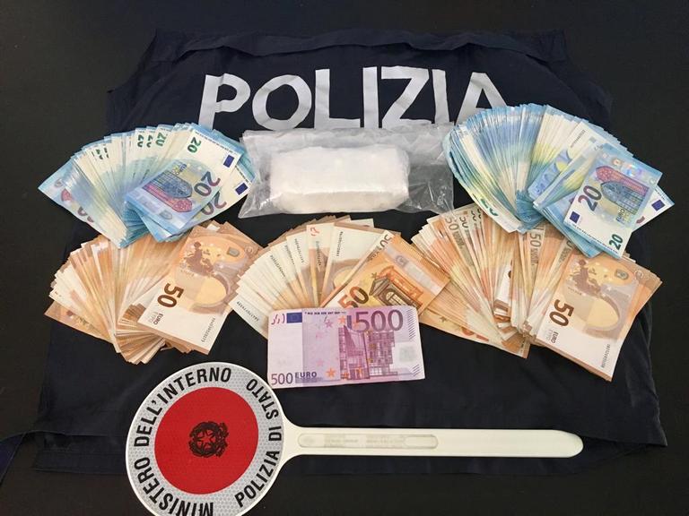 Arresto 2 magrebino droga a Padova via respighi.
