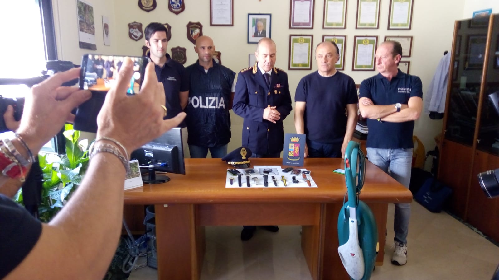 conferenza stampa arresto ladro appartamenti