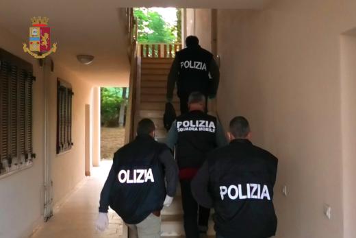 L'Aquila, aggredisce violentemente un coetaneo, giovane rumeno finisce agli arresti domiciliari
