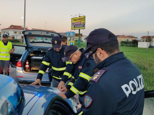 Stragi del Sabato Sera: La Polizia Stradale di Macerata ritira 14 patenti.