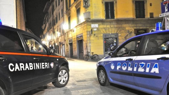 Auto dei carabinieri e della polizia