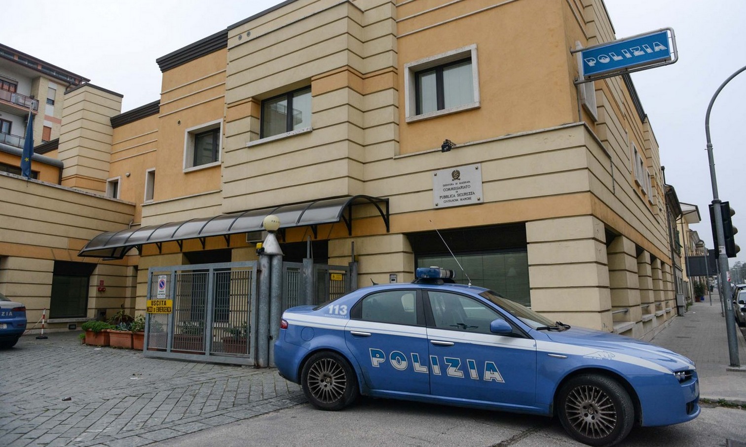 Civitanova – Poliziotti feriti con 10 giorni di prognosi  per difendere dei ragazzi durante i festeggiamenti da un gruppo di magrebini