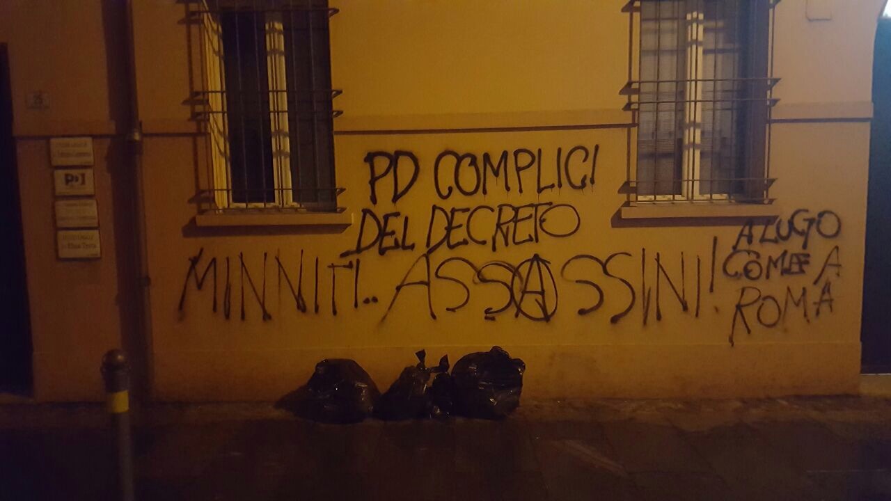 Lugo: La Polizia rinviene scritte vergate  nella notte  nella sede del PD e difronte alla CRI