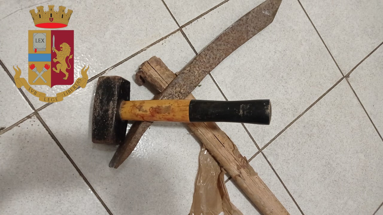 67 enne colpisce alla testa con un martello il vicino di casa: arrestato dalla Polizia di Stato