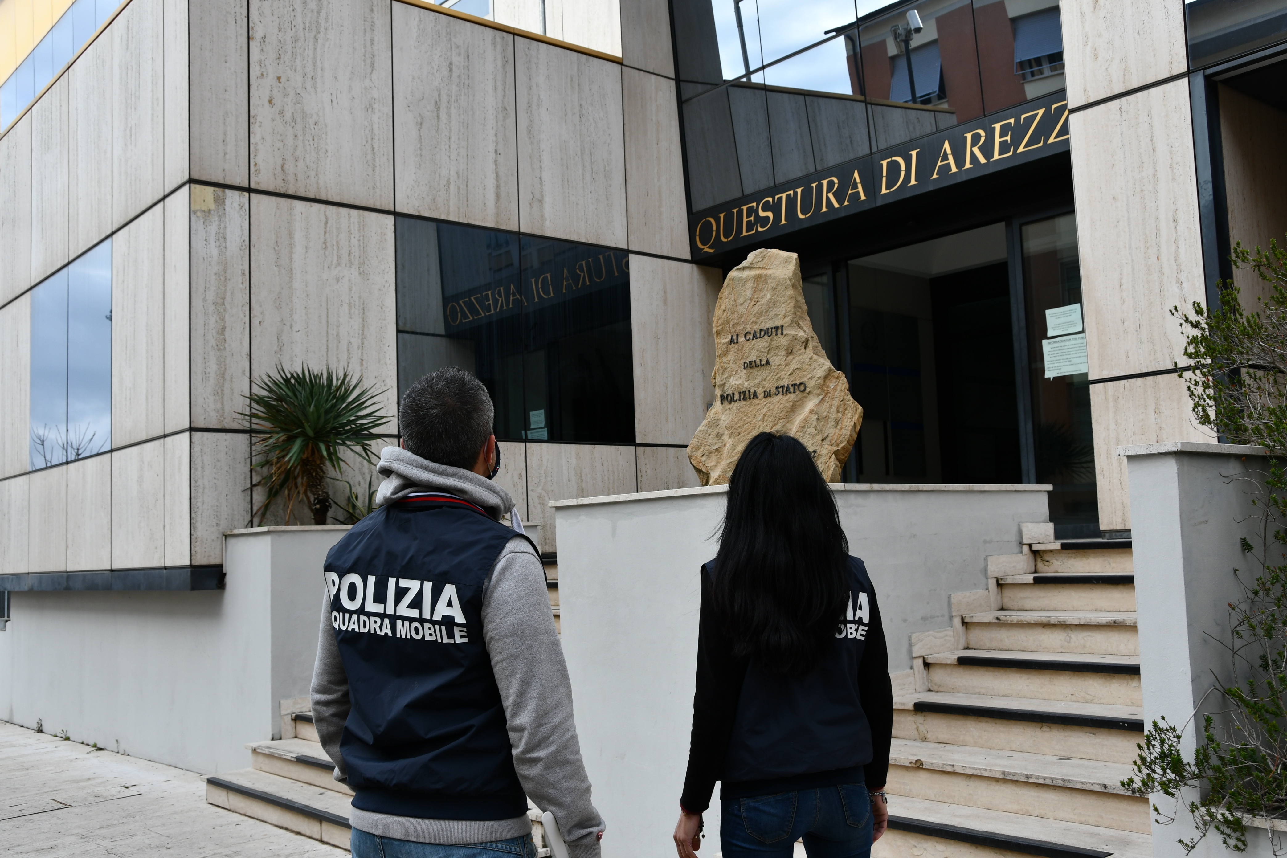 VIOLENZA SULLE DONNE: la Polizia di Stato arresta cittadino albanese clandestino autore di aggressioni fisiche contro la ex compagna e verso gli stessi agenti che sono intervenuti in suo aiuto.
