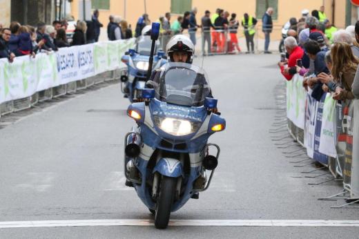 Polizia Stradale Pisa - La Polizia di Stato fra le colline pisane - 4° Gran Premio di Ciclismo "Lari-Città delle Ciliegie"