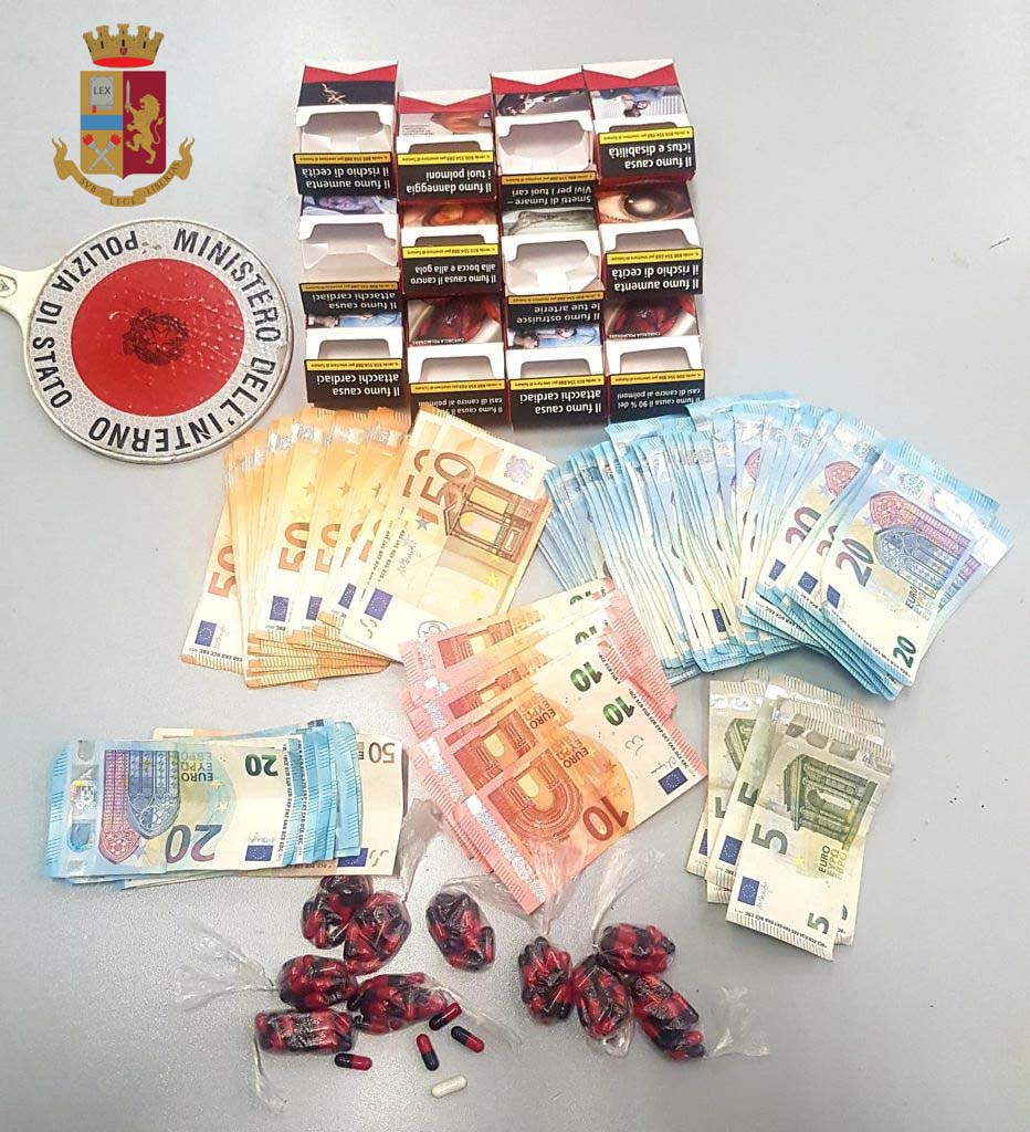 Baranzate MI, cocaina con migliaia di capsule per confezionare le dosi:  la Polizia di Stato arresta spacciatore
