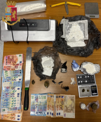 Sesto San Giovanni (MI): la Polizia di Stato sequestra quasi mezzo kg di droga
