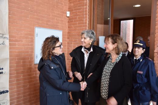 Questura di Livorno: la Signora Tina Montinaro insieme al Questore Stellino  in visita alle scuole elementari Micheli/Bolognesi