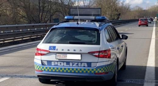 Guidava controsenso sul Raccordo autostradale Sicignano-Potenza - Donna fermata dalla Polizia di Stato