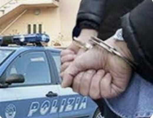 Questura di Vicenza - Rapina un passante e viene subito arrestato dalla Polizia