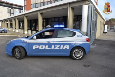 Tenta di rubare una bicicletta “speciale” di un disabile in un condominio: arrestato in flagranza dalla Polizia di Stato.