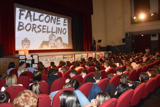 Teatro 4 mori 23 maggio 2023 conclusione del Progetto #sceglilastradaGIUSTA2.0 valevole per l’anno scolastico 2022/2023.-