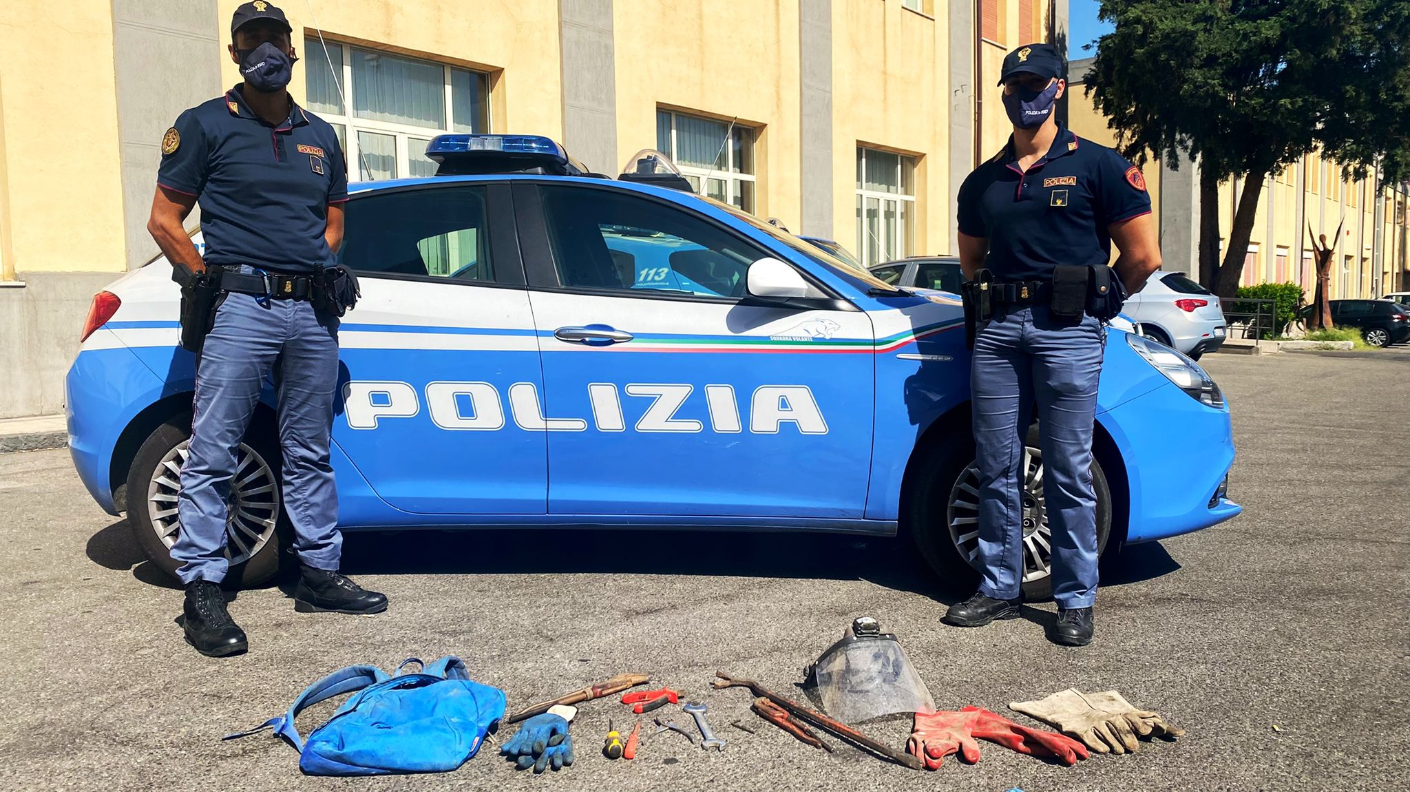 Ladri in azione nell’ex birrificio Messina. La Polizia di Stato arresta quattro messinesi.