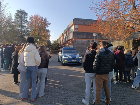 LA POLIZIA STRADALE PADOVA RICORDA LE VITTIME DELLA STRADA INCONTRANDO GLI STUDENTI DEL LICEO SCIENTIFICO GALILEI