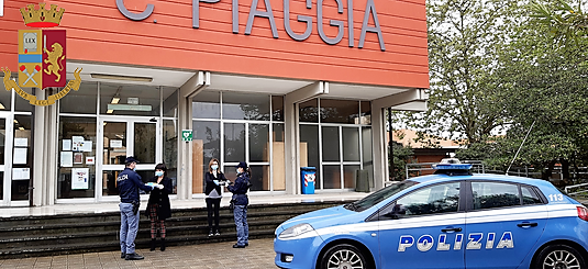 Viareggio - La Polizia di Stato in aiuto agli studenti