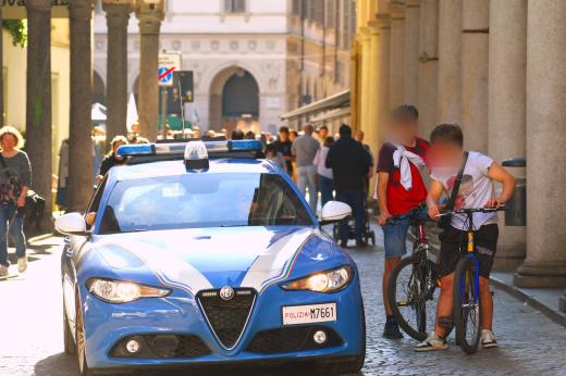 LA POLIZIA DI STATO ARRESTA DUE PERSONE PER RAPINA IN CENTRO A NOVARA