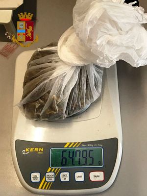 Arrestato un giovane in possesso di 65 grammi di marijuana