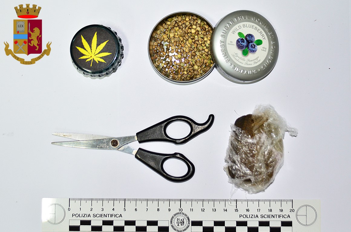 droga e materiale sequestrati