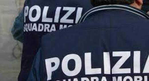 Salerno Polizia, lancia liquido corrosivo sul volto di un connazionale.