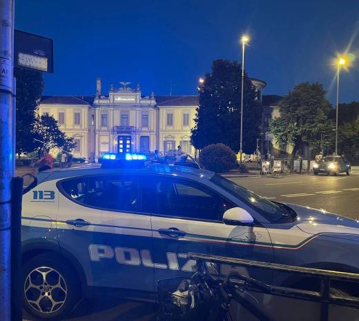 LA POLIZIA DI STATO E LA POLIZIA LOCALE DI MONZA SVOLGONO SERVIZI DI CONTROLLO STRAORDINARIO DELLE AREE DEL CENTRO CITTADINO DI MONZA: 15 ESERCIZI COMMERCIALI CONTROLLATI E 148 IDENTIFICATI