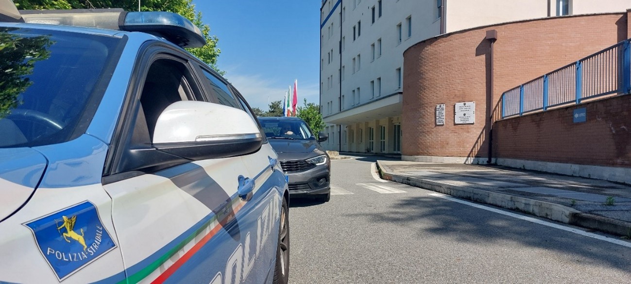 Torino: auto Polizia Stradale