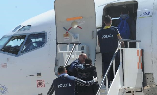 Ultimi 30 giorni di attività dell’Ufficio Immigrazione: 16 cittadini stranieri pericolosi espulsi