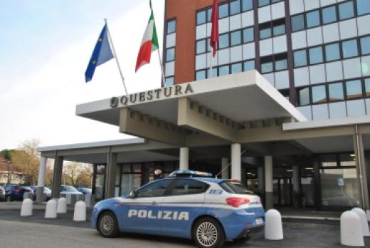 Scoperti mentre rubavano all’interno di un albergo due arresti per la Polizia di Stato.