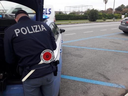 Massa Carrara - La Polizia di Stato individua e denuncia agli autori del furto allo stabilimento balneare della Misericordia.
