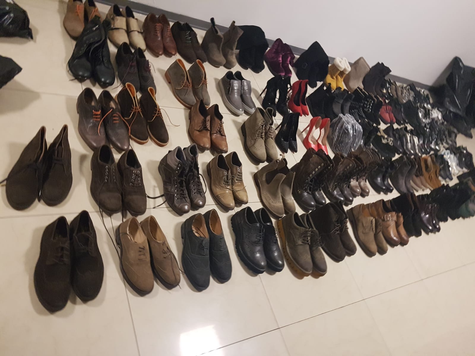 U.P.G.S.P. indagata una coppia per ricettazione: sequestrate 100 paia di scarpe e restituite al proprietario