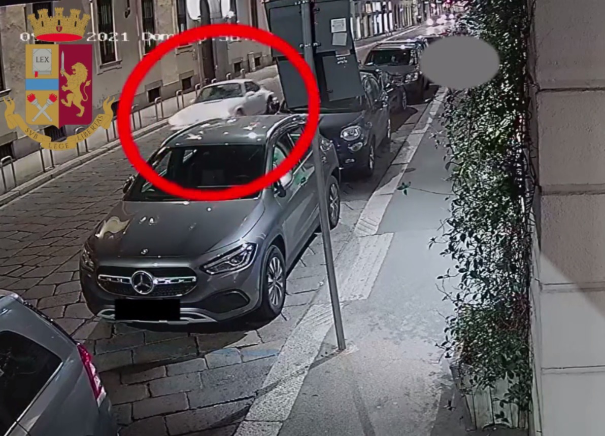 Milano, il ladro grosso e il palo:  due arresti della Polizia di Stato per il furto di un’auto sportiva