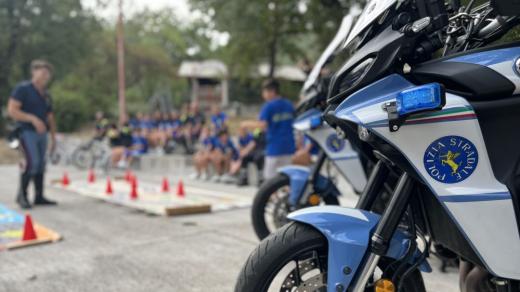 "Anch'io sono la protezione civile" - La Polizia di Stato incontra i giovani dei campi scuola della Protezione Civile