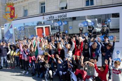 La IX^ edizione di “Una vita da social” la Campagna educativa itinerante della Polizia di Stato il 9 marzo fa tappa a Pordenone, in piazza XX Settembre.