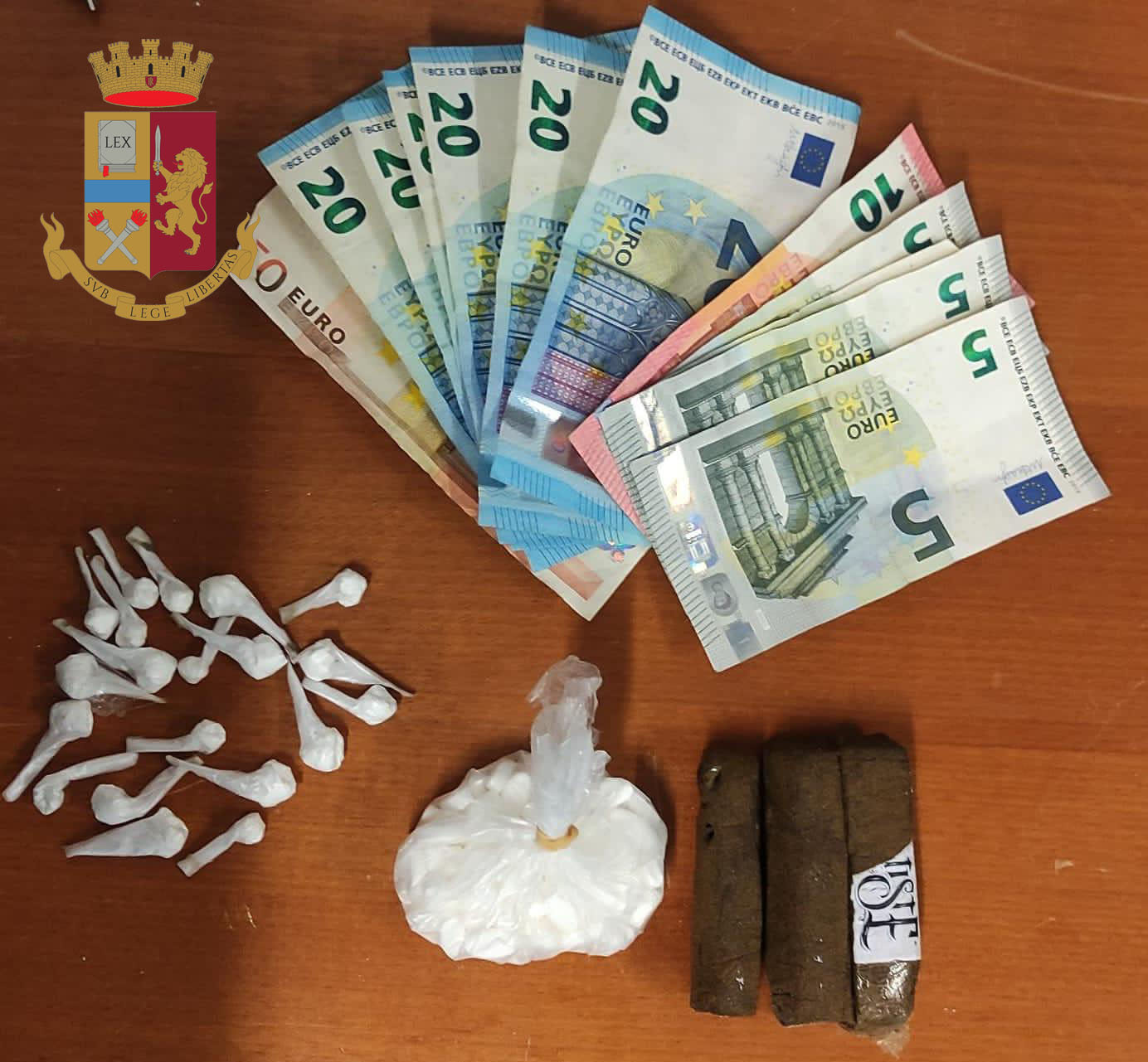 La Polizia di Stato arresta due spacciatori e sequestra oltre 3 kg di droga nella zona di competenza del Commissariato Scalo Romana.2