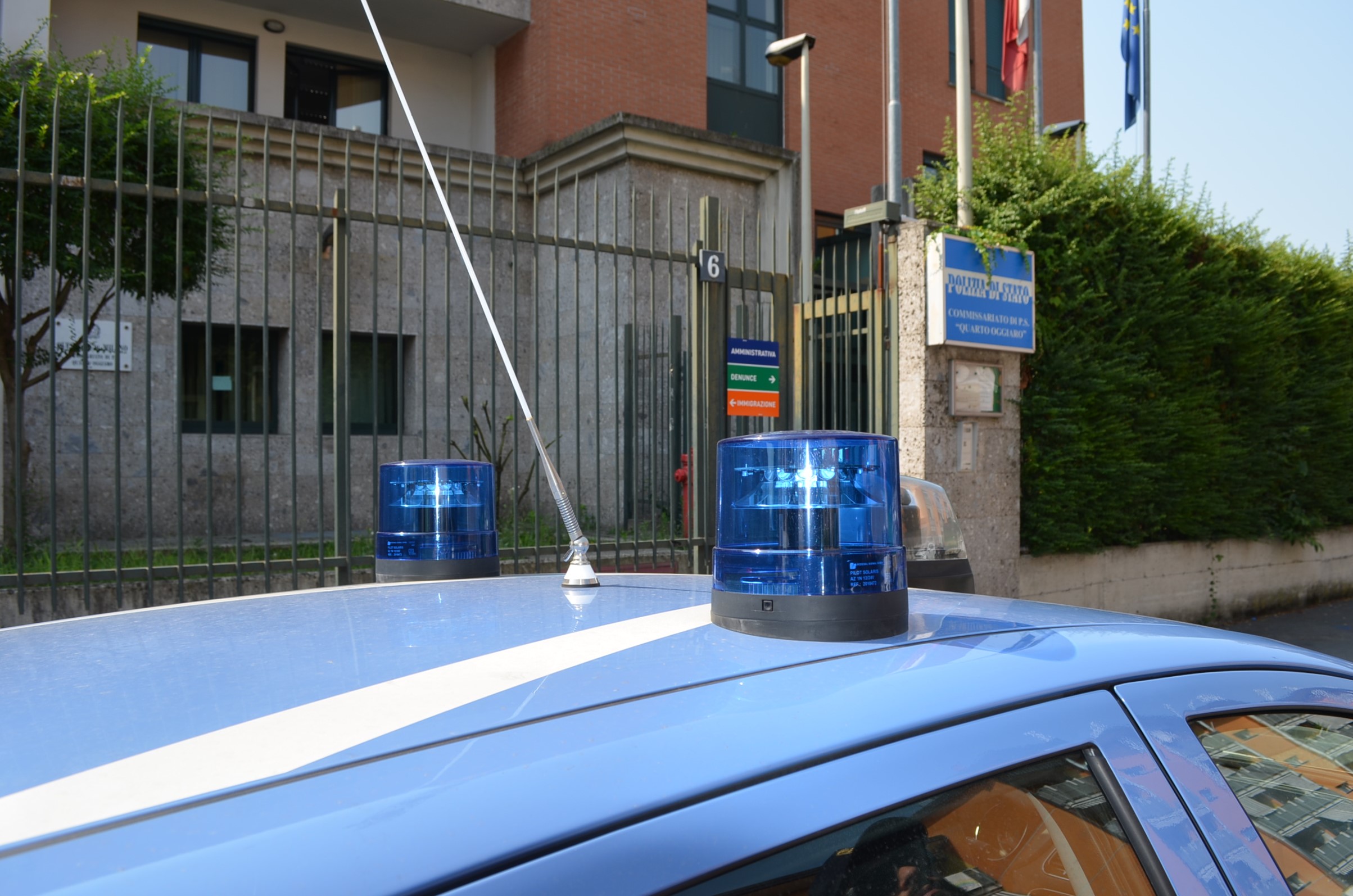 Milano, studente cerca di gettarsi dalla finestra: la Polizia di Stato salva 22enne