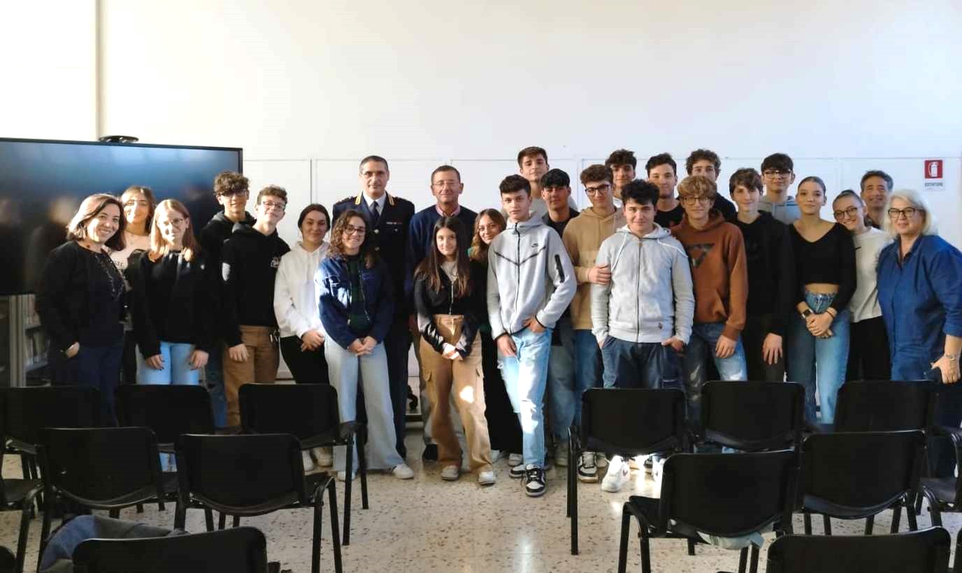 Peer education, la Polizia di Stato incontra gli studenti tutor del Liceo Scientifico Alessandro Volta di Caltanissetta