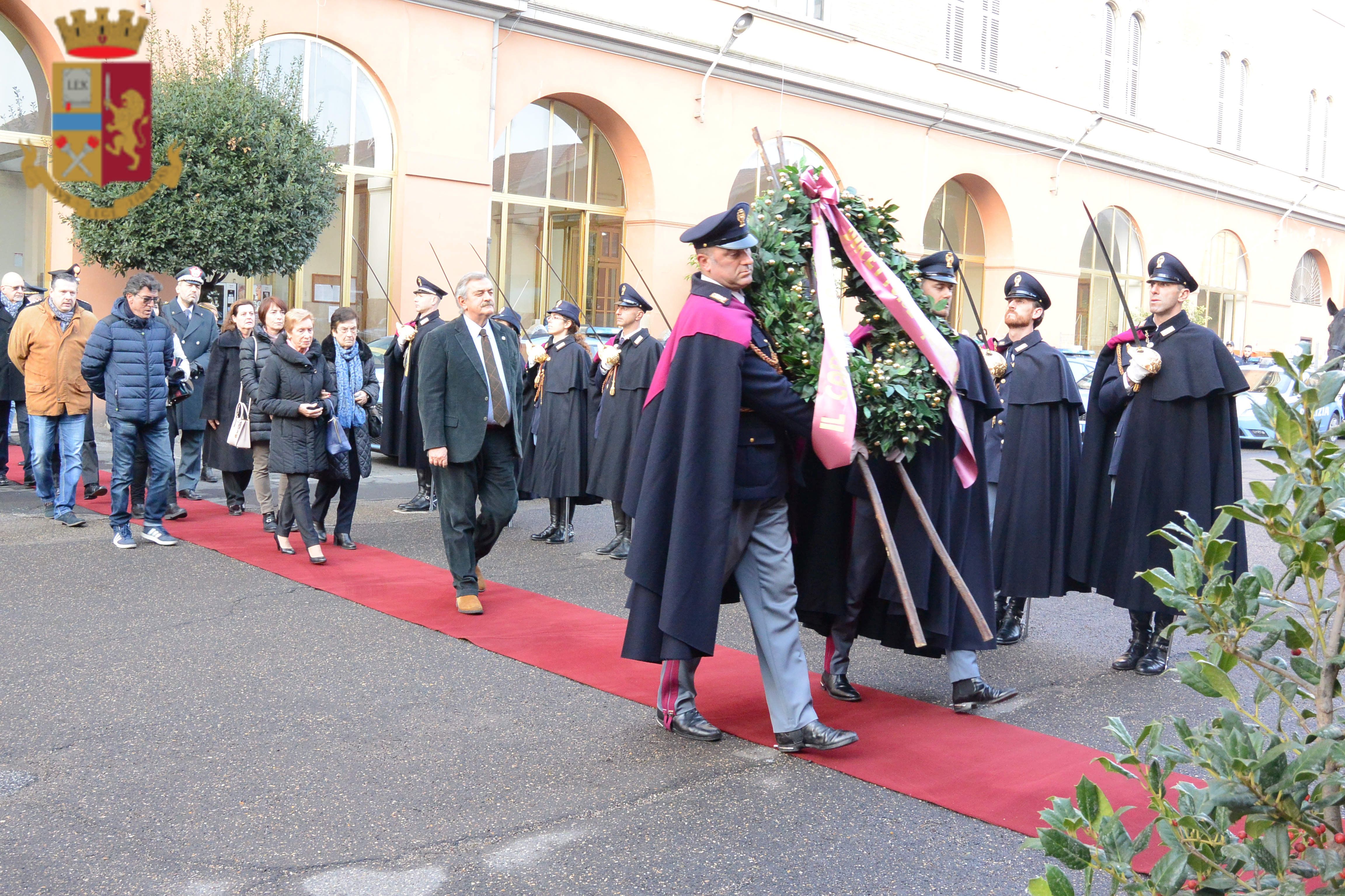 La Questura commemora l agente Ciro Capobianco e il maresciallo