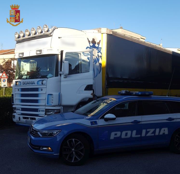 La Polizia di Stato arresta un cittadino rumeno trovato in possesso di sostanza stupefacente del tipo ketamina e di uno storditore elettrico taser
