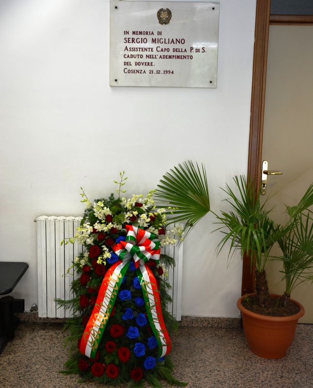 Un momento di preghiera per ricordare i nostri ragazzi  barbaramente  uccisi a Trieste e l’omaggio dei Carabinieri del Comando Provinciale di Cosenza.