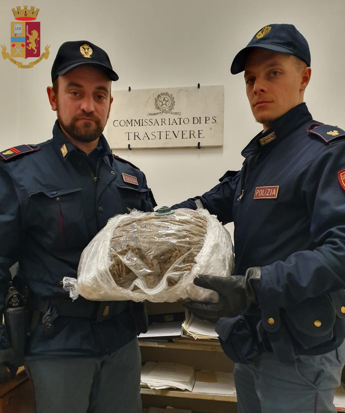 Roma. 2 Kg di marijuana sequestrati dalla Polizia di Stato durante i ...