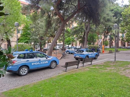 ARRESTATO DALLE VOLANTI CON L’ACCUSA DI SPACCIO DI STUPEFACENTI