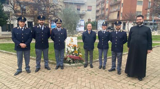 Polizia di Stato-Andria: Una corona di fiori in memoria Giovanni Palatucci, ex Questore di Fiume, poliziotto ed uomo le cui gesta si ricordano il 10 febbraio di ogni anno.