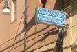 Torino: Impediscono il controllo bloccando la porta con una spranga di ferro